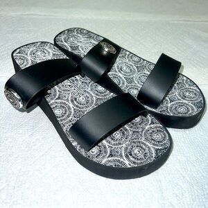 Brighton Women’s Wedge Flip Flops Size 8